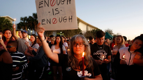 Vigilia por las víctimas del tiroteo en Parkland. / AFP