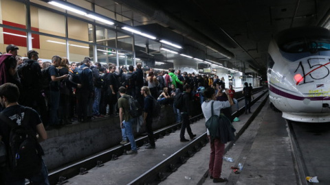 L'ocupació de les vies de l'AVE a Sants el 8-N de 2017.