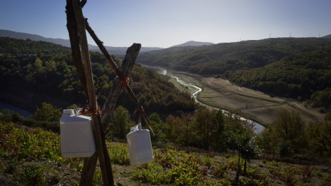 El 40% de las masas de agua de España están en riesgo, según los datos de la Agencia Ambiental Europea. (MIGUEL RIOPA / AFP)