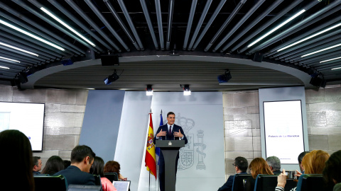 El presidente del Gobierno, Pedro Sánchez, durante su comparecencia en el Palacio de la Moncloa para anunciar la convocatoria de elecciones para el 28 de abril. REUTERS/Juan Medina