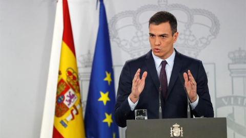 15/02/2019.- El presidente del Gobierno, Pedro Sánchez, durante su comparecencia este viernes en el Palacio de la Moncloa para hacer una declaración institucional. EFE/ Chema Moya