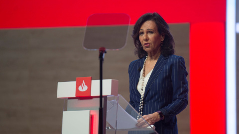 La presidenta del Banco Santander, Ana Botín, durante la junta general de accionistas del Banco Santander. EFE/Pedro Puente Hoyos