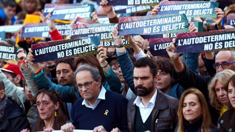 El president, Quim Torra, en la manifestación contra el juicio del procés en Barcelona. / EFE