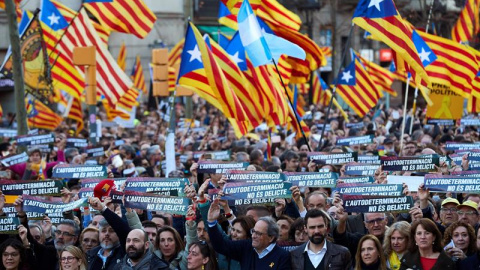 Centenars de milers de persones han omplert Barcelona aquest 16 de febrer contra el judici al Procés. EFE / ALEJANDRO GARCÍA