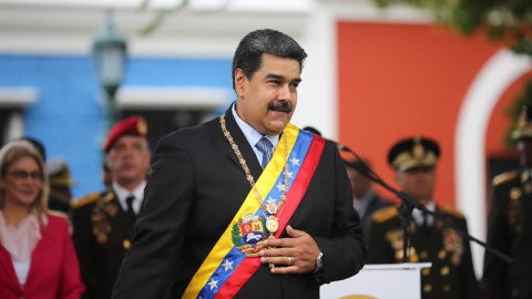 Fotografía cedida por prensa de Miraflores que muestra al presidente de Venezuela, Nicolás Maduro (c), mientras participa en los actos conmemorativos del Bicentenario del Discurso de Angostura, este viernes en Ciudad Bolívar (Venezuela). El discurso fu