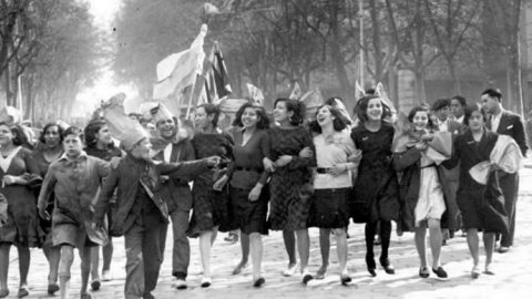 Alegría por las calles de Madrid tras proclamarse la II República.