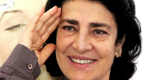 14/09/2022-La directora de cine y actriz griega, Irene Papas, posa para una foto tras la rueda de prensa de su nueva película "Ecuba", durante el Taormina FilmFest, en Taormina, Sicilia, el 16 de junio de 2005 (reeditado el 14 de septiembre de 2022).