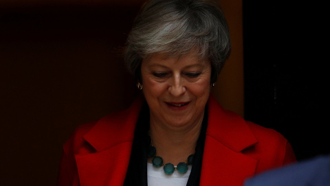 La premier británica, Theresa May, sale del 10 de Downing Street. /REUTERS