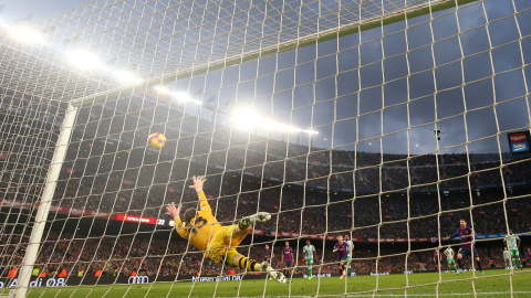 Imagen de un partido de LaLiga Santander entre Barcelona y Betis.- REUTERS