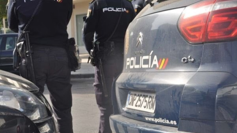 Imagen de archivo de dos agentes de policía. POLICÍA NACIONAL