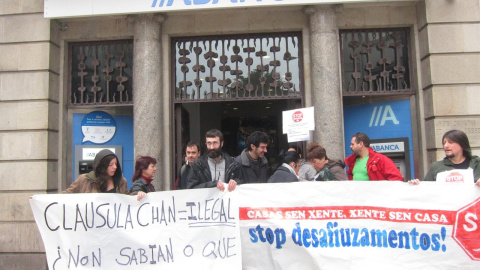 Protesta de Stop Desahucios ante Abanca contra las cláusulas suelo. EUROPA PRESS/Archivo