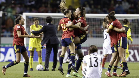 Jugadoras de España celebran al ganar la Copa Mundial Femenina Sub-20 luego de vencer a Japón