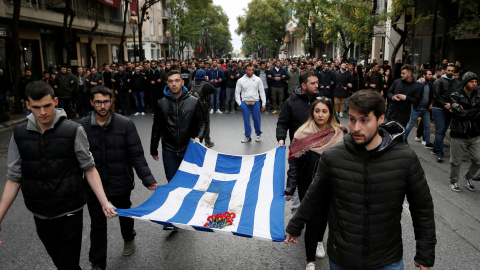 Miles de personas marchan en Atenas para conmemorar las protestas estudiantiles contra la dictadura de 1973. REUTERS/Costas Baltas