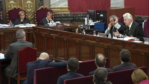 14/02/2019.- Imagen tomada de la señal institucional del Tribunal Supremo de la declaración del exconseller de Interior del Govern catalán Joaquim Forn durante la tercera jornada del juicio del "procés" en la Sala de Plenos del Tribunal Supremo. Joaqu