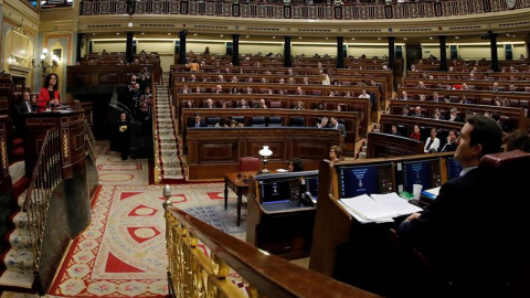 La ministra de Hacienda, María Jesús Montero (i), interviene en el debate de totalidad de los presupuestos este martes en el pleno del Congreso. EFE/Juan Carlos Hidalgo