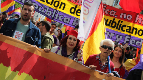 Imagen de la manifestación conmemorativa de la II República. 14/04/2019. PAOLA ARAGÓN