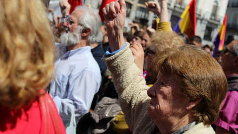 Imagen de la manifestación conmemorativa de la II República. 14/04/2019. PAOLA ARAGÓN