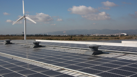 Placa solar a la dessaladora del Prat. BERTRAN CAZORLA