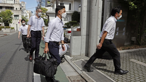 6/9/22 Agentes de la Fiscalía japonesa entran en las oficinas de Kadokawa Corp para realizar un registro, en Tokio, a 6 de septiembre de 2022.