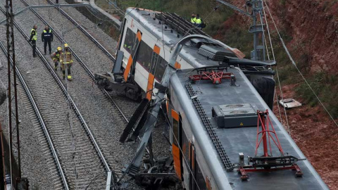 Vista del descarrilamiento del tren de cercanías en Vacarisses (Barcelona). (ALBERT GEA | EFE)