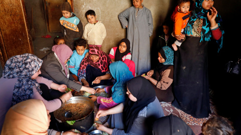 An Egyptian family prepares a cabbage meal for lunch in the province of Fayoum, southwest of Cairo, Egypt February 19, 2019. Picture taken February 19, 2019. REUTERS/Hayam Adel