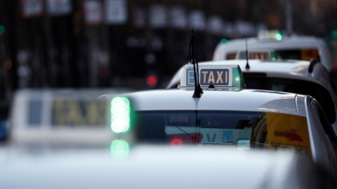 Los taxis vuelven a circular por Madrid tras 16 días de huelga./EFE