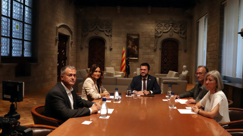 El president de la Generalitat, Pere Aragonès, i la consellera de la Presidència, Laura Vilagrà, es reuneixen amb la presidenta de l'ANC, Dolors Feliu, el president d'Òmnium, Xavier Antich, i el president de l'AMI, Jordi Gaseni.