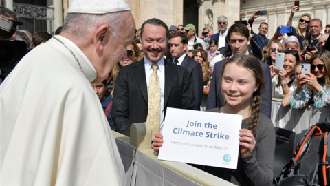 Greta Thunberg y el Papa Francisco. Reuters