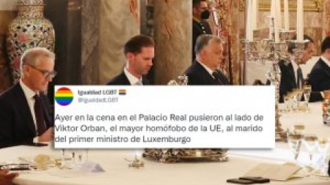 Sientan al homófobo Viktor Orbán junto al marido del primer ministro de Luxemburgo y reina la socarronería: "Ya es mala suerte o mala leche"