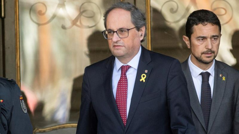 El presidente de la Generalitat, Quim Torra ,junto al conseller de Territorio, Damiá Calvet, a la salida del Tribunal Supremo en el receso para comer./EFE