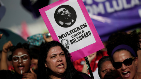 Mujeres protestan en la calle contra Bolsonaro - REUTERS/Adriano Machado