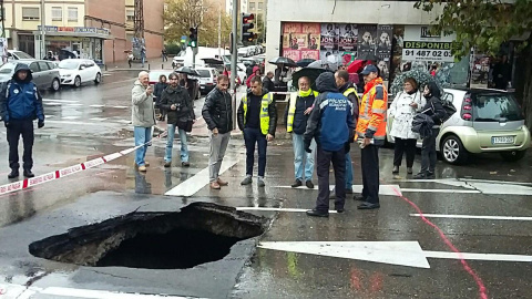 El segundo socavón de La Elipa, en una foto difundida por la Junta Municipal de Distrito de Ciudad Linea. / @JMDCiudadLineal