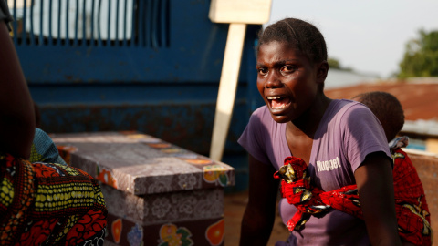 A woman cries during the funeral of a child, suspected of dying from Ebola, next to the coffin in Beni, North Kivu Province of Democratic Republic of Congo, December 17, 2018. REUTERS/Goran Tomasevic/File Photo