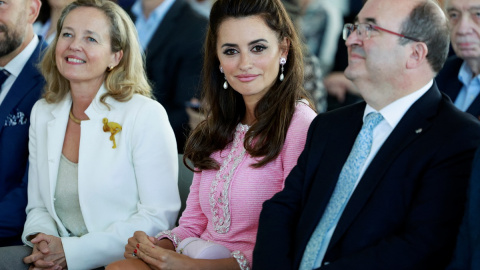 Penélope Cruz, junto a Miquel Iceta y Nadia Calviño, en la entrega del Premio Nacional de Cinematografía.