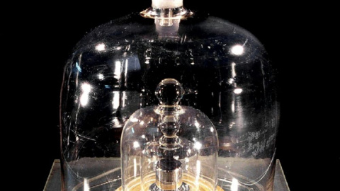 El patrón del kilogramo de París pasa a la historia