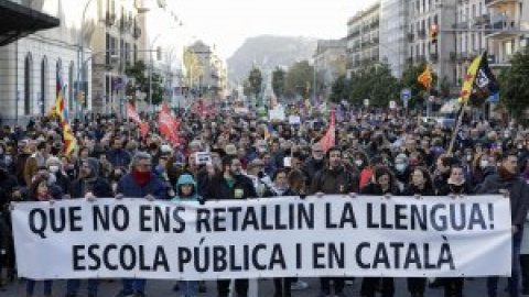 Varios miles de personas recorren Barcelona en defensa del catalán en la escuela