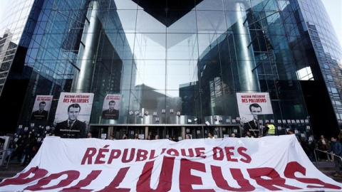 Protesta de 'Extinction Rebellion' en el distrito empresarial de La Défense. Foto: REUTERS / BENOIT TESSIER