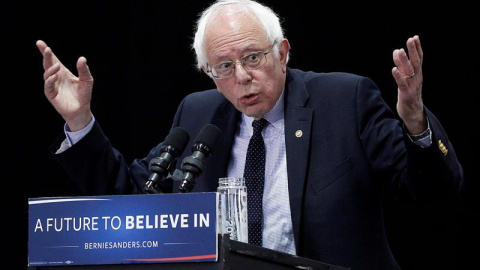 19/04/2016.- Fotografía de archivo tomada el 19 de abril de 2016 que muestra al senador independiente para Vermont Bernie Sanders en un acto electoral en Pennsylvania (Estados Unidos). El senador independiente por el estado de Vermont, Bernie Sanders, an