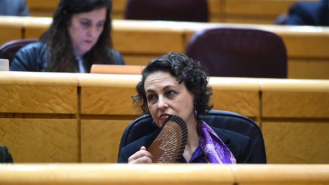 La ministra de Trabajo, Magdalena Valerio, durante la sesión de control al Gobierno en el pleno del Senado./EFE