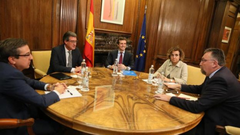 Pablo Casado (PP), Ignacio Prendes (Ciudadanos), Javier Esparza (UPN), Isidro Martínez (Foro Asturias) y Dolors Montserrat (PP). /Diego Crespo