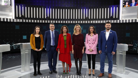 16/04/2019.- Irene Montero (Unidas Podemos), Aitor Esteban (PNV), Maria Jesús Montero (PSOE), Cayetana Álvarez de Toledo(PP), Inés Arrimadas (Ciudadanos) y Gabriel Rufian (ERC),i-d, poco antes del debate electoral que protagonizaron esta noche en TVE. 