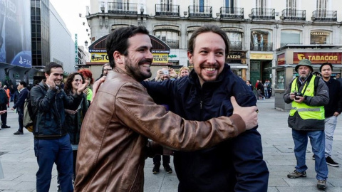 Pablo Iglesias y Alberto Garzón en la Puerta del Sol cuando anunciaron el acuerdo de coalición entre Podemos e IU - TWITTER / IU