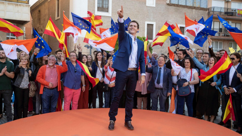 El candidato a la presidencia del Gobierno por Ciudadanos, Albert Rivera, durante el mitin en la Plaza de Europa de Murcia. EFE/Marcial Guillén