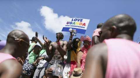 Participantes de la marcha anual del orgullo gay en Uganda | EFE