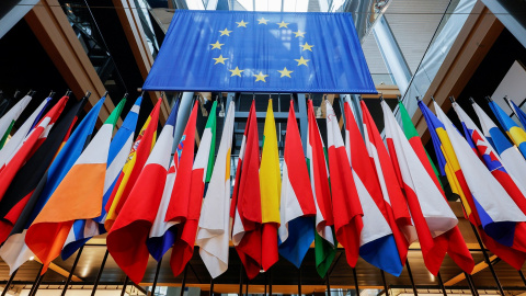 Las bandera de los países de la UE en el Parlamento Europeo, en Estrasburgo. REUTERS/Ronald Wittek/Pool