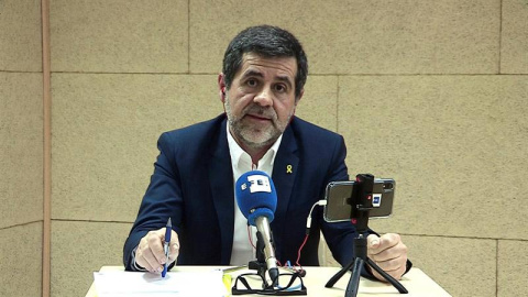 El cabeza de lista de JxCat al Congreso por Barcelona, Jordi Sànchez, durante una rueda de prensa por vía telemática desde el centro penitenciario de Soto del Real en Madrid. (EFE)