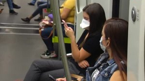 Madrid propondrá eliminar la mascarilla en los transportes