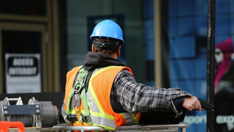 La reforma laboral recortó las indemnizaciones por despido a los trabajadores entre un 26% y un 87%. PÚBLICO