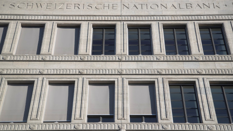 Fachada del Banco Nacional de Suiza, en Zurich. REUTERS/Arnd Wiegmann