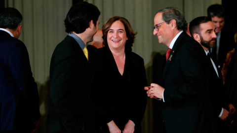 El presidente de la Generalitat, Quim Torra, junto a la alcaldesa de Barcelona, Ada Colau.- AFP (PAU BARRENA)